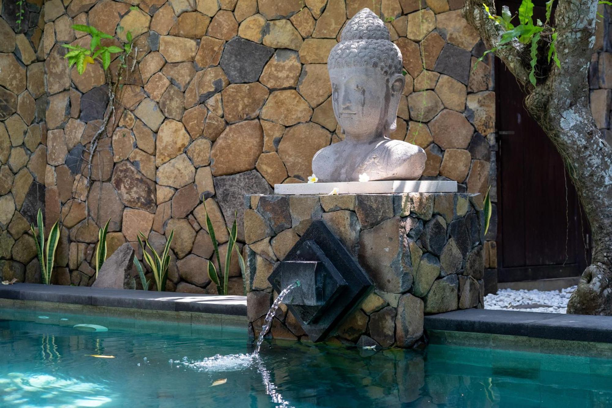 Shunyata Villas Bali Seraya Exterior photo